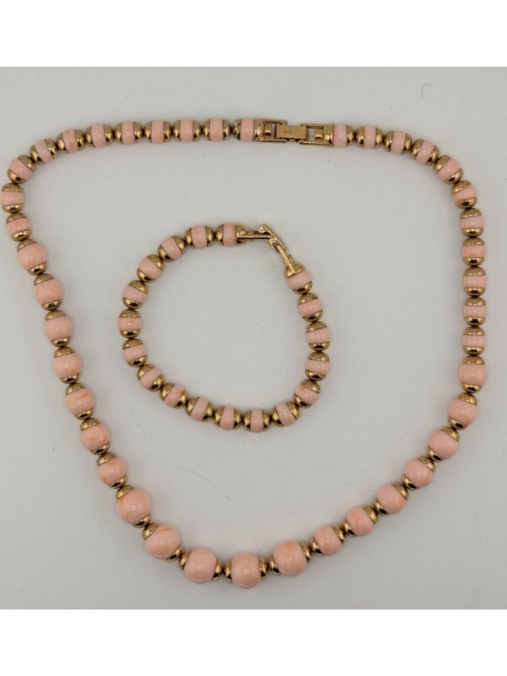 Vintage 80s Avon Necklace & Bracelet Set With Pink Lucite Beads & Gold Tone Acce - Picture 6 of 8
